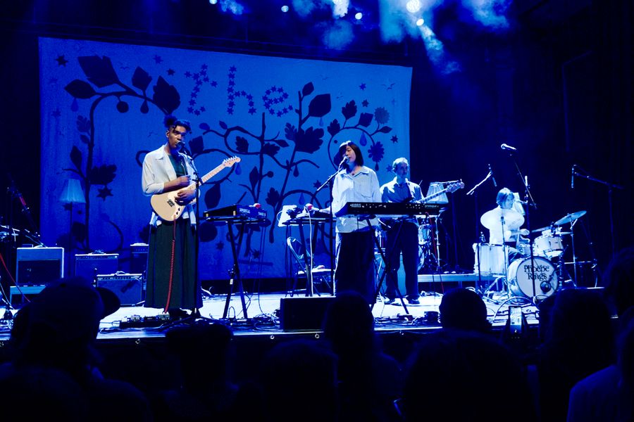 Phoebe Rings at Palace Theatre