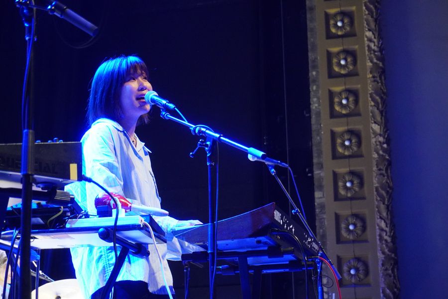 Phoebe Rings at Palace Theatre